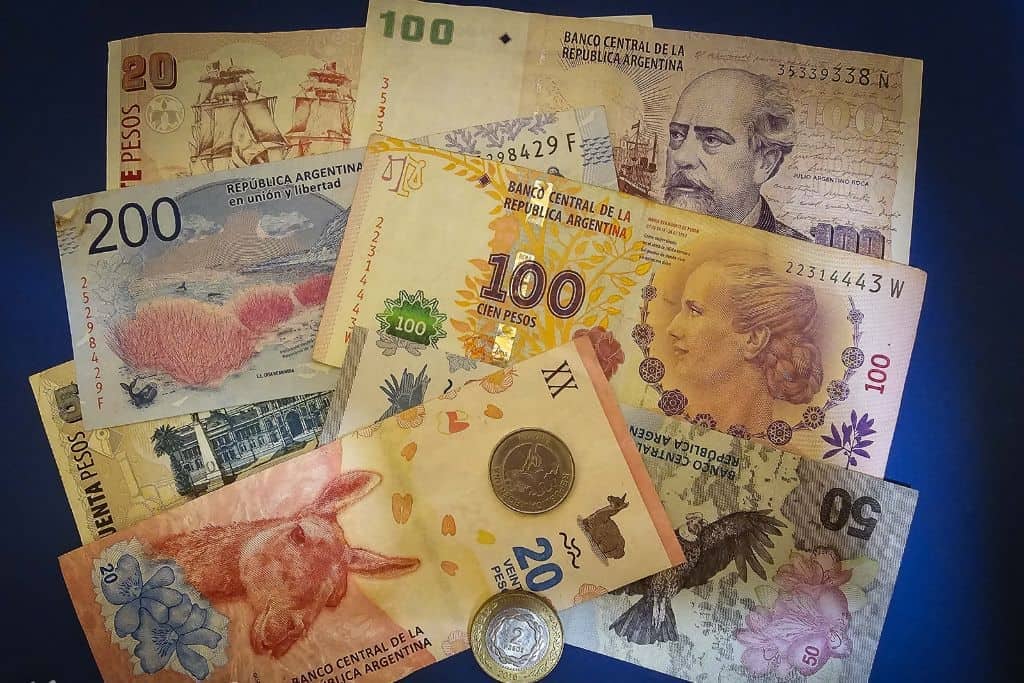 El dólar oficial abre la semana sin cambios en $1.500 y $1.550